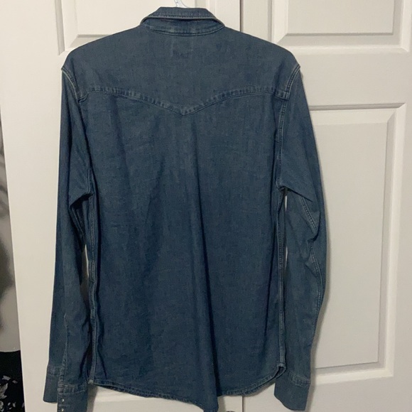 Levi’s denim button up - Picture 3 of 3
